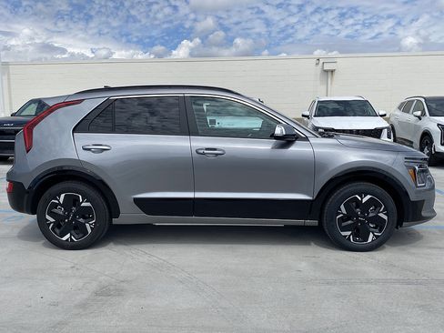 New 2026 Kia Niro Wind FWD image 2