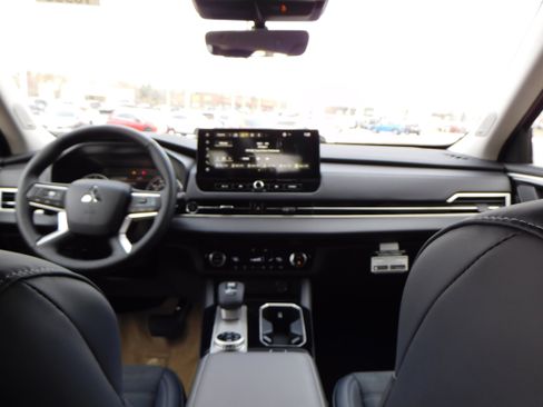 New 2026 Mitsubishi Outlander SE image 32