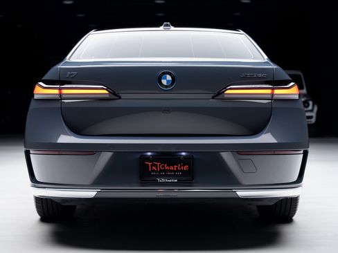 Used 2023 BMW i7 xDrive60 image 27