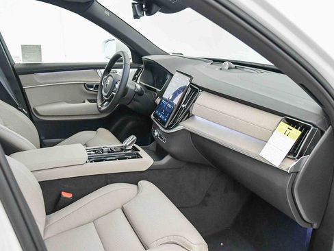 New 2026 Volvo XC90 T8 Ultra w/ Protection Package Premier image 16