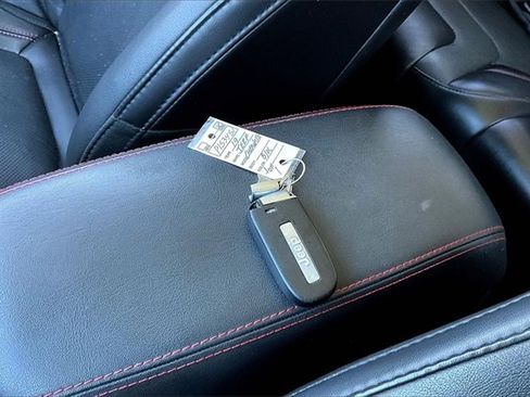 Used 2019 Jeep Cherokee Trailhawk image 10