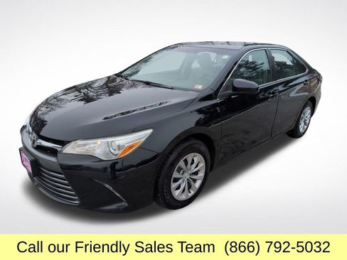 Used 2016 Toyota Camry LE image 1