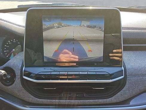 Used 2025 Jeep Compass Latitude image 20