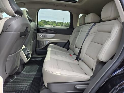 Used 2025 Lincoln Nautilus Reserve AWD/4WD image 13