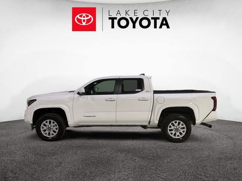 Used 2024 Toyota Tacoma SR5 w/ SR5 Upgrade Package image 3
