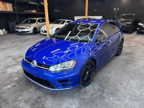 Used 2017 Volkswagen Golf 4-Door AWD/4WD image 4