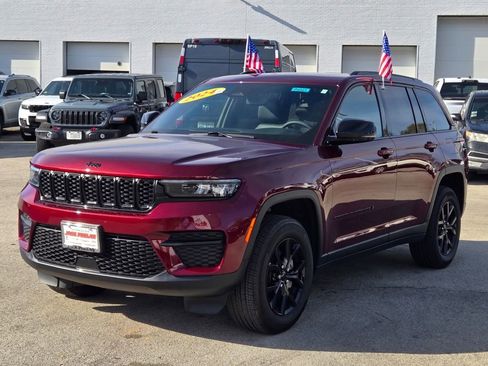 Certified 2024 Jeep Grand Cherokee Altitude image 3