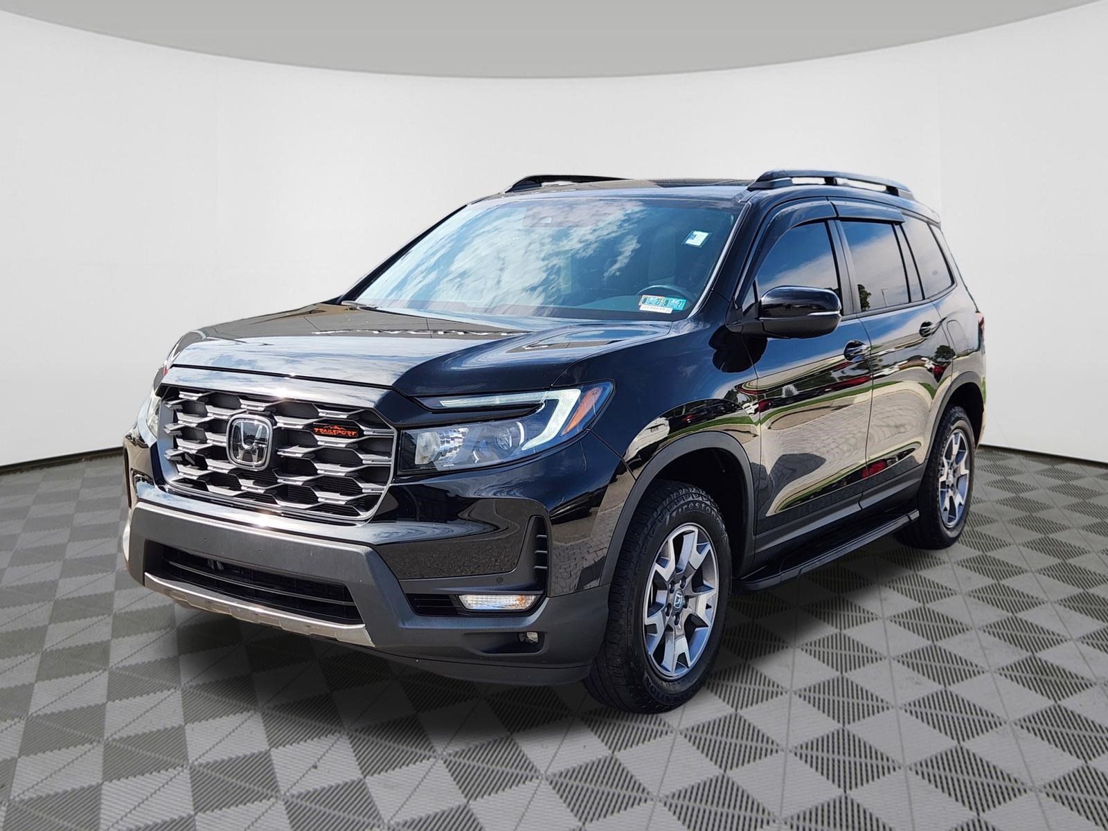 Used 2023 Honda Passport TrailSport image 2