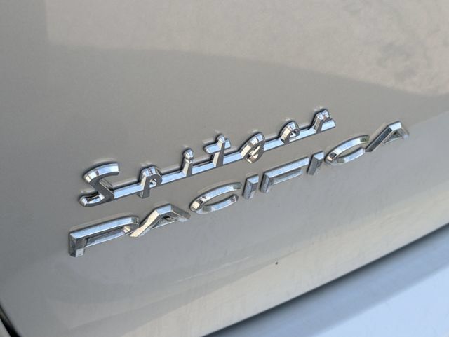 Used 2024 Chrysler Pacifica Touring-L FWD image 32