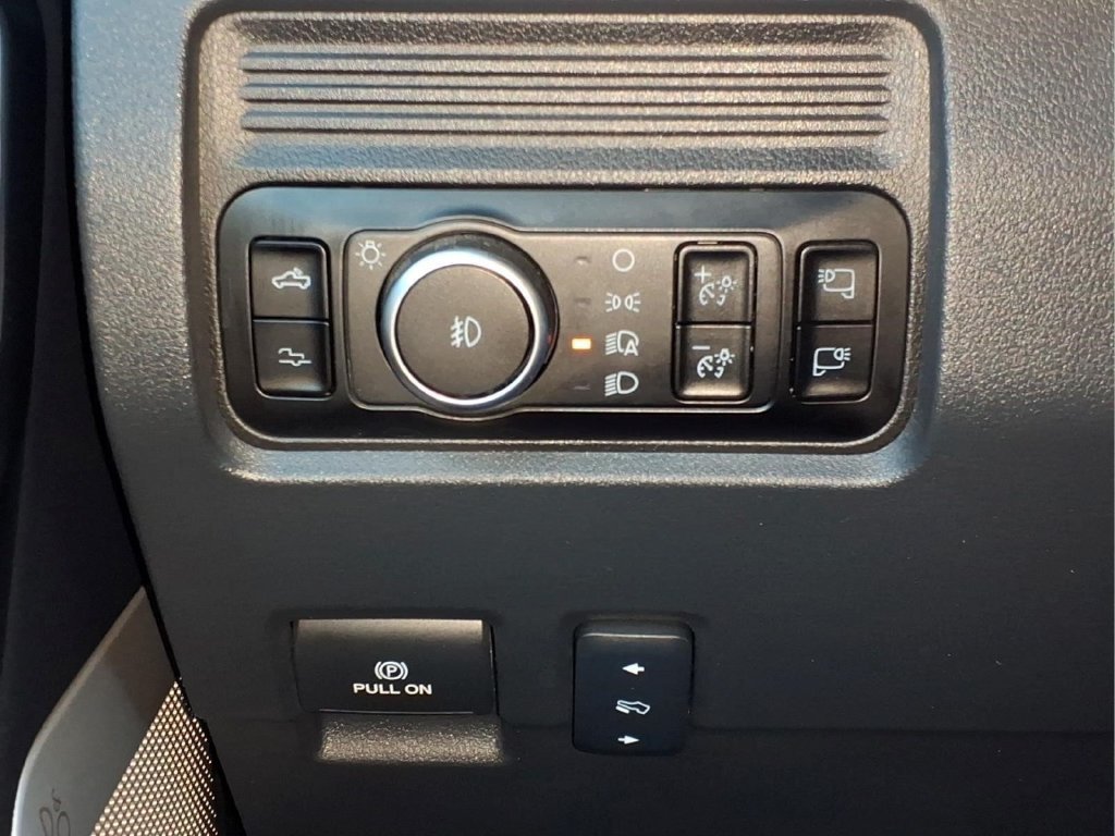 Used 2025 Ford F350 Platinum AWD/4WD image 28