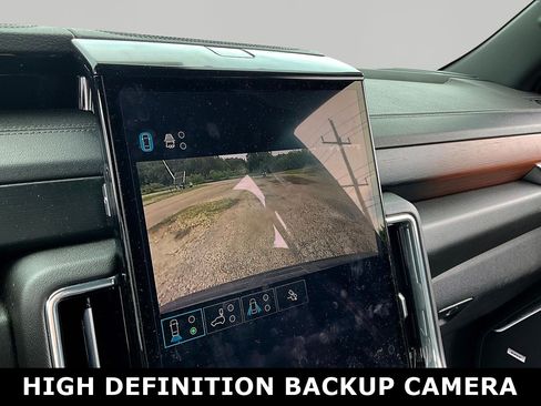 Used 2025 GMC Yukon XL Denali AWD/4WD image 4