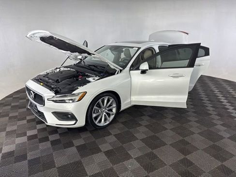 Used 2020 Volvo S60 T5 Momentum FWD image 10