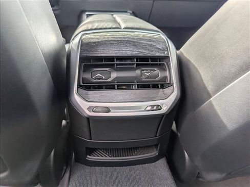 Used 2025 BMW i7 eDrive50 w/ Premium Package RWD image 24