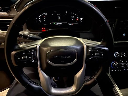 Used 2023 GMC Yukon Denali image 32