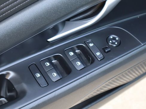 Used 2021 Hyundai Elantra Limited FWD image 19