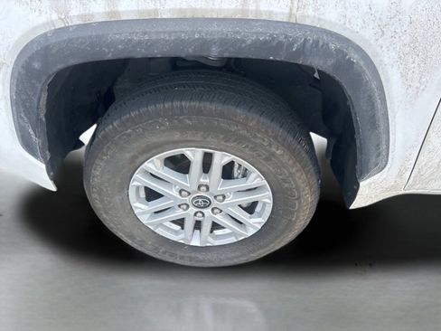 Used 2022 Toyota Tundra SR5 w/ SR5 Convenience Package image 15