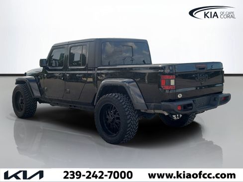 Used 2024 Jeep Gladiator Sport AWD/4WD image 4