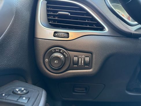 Used 2019 Jeep Cherokee Latitude Plus w/ Cold Weather Group image 15