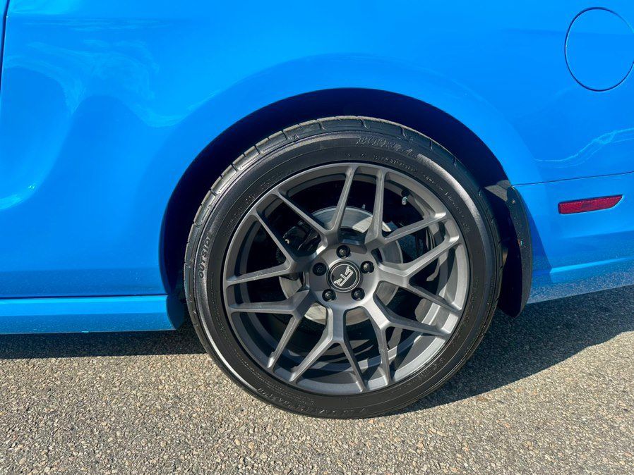 Used 2013 Ford Mustang GT Premium w/ Security Pkg RWD image 20