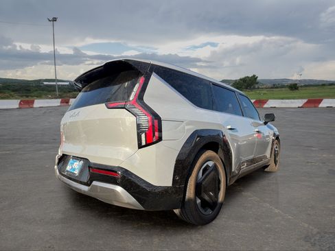 Certified 2026 Kia EV9 Land AWD/4WD image 3