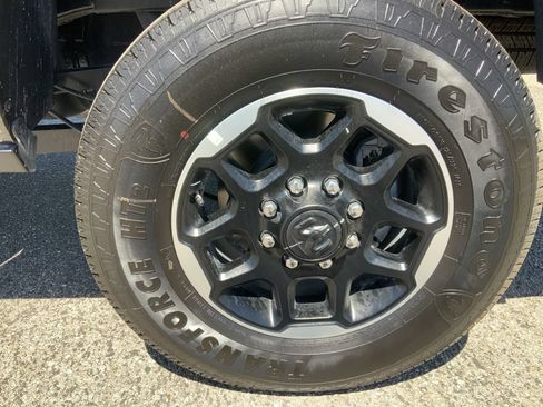 New 2025 RAM 2500 Laramie AWD/4WD image 13
