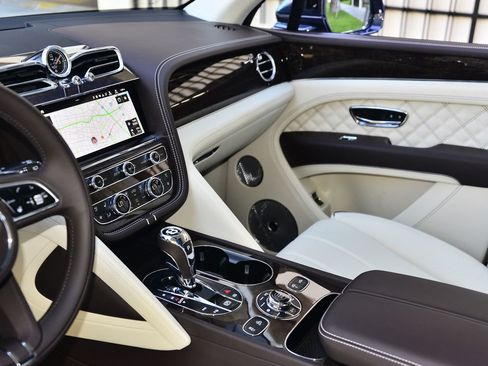 Used 2021 Bentley Bentayga AWD/4WD image 13