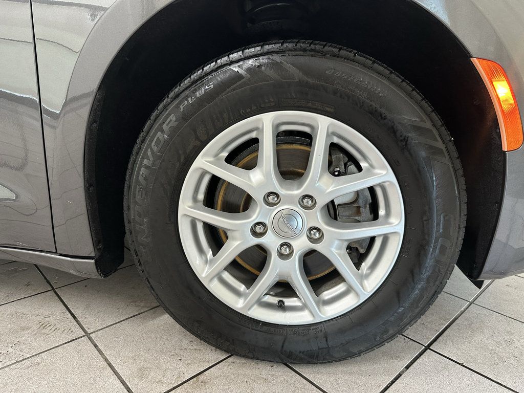 Used 2020 Chrysler Voyager Lxi FWD image 15