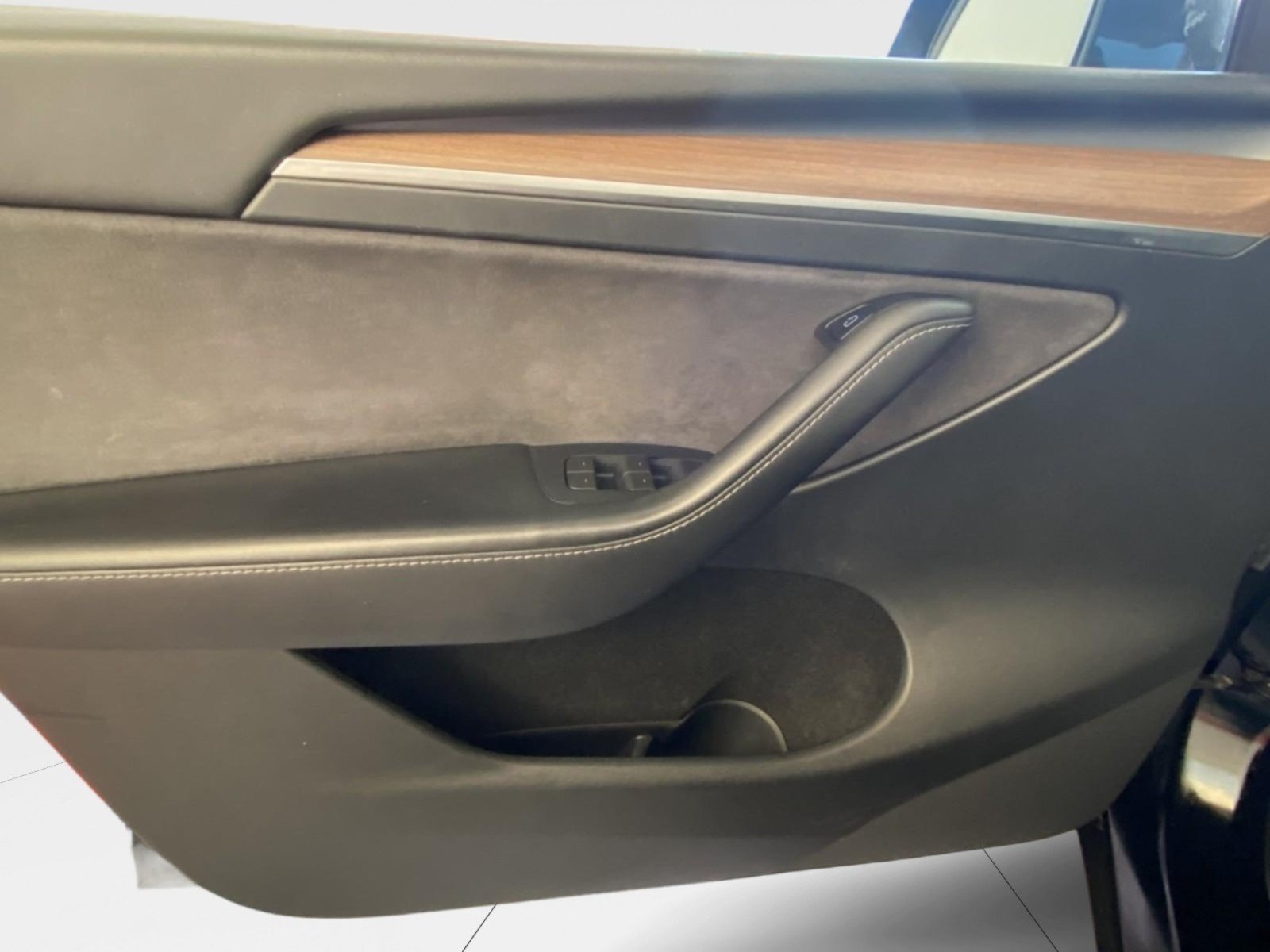 Used 2023 Tesla Model Y Long Range AWD/4WD image 21