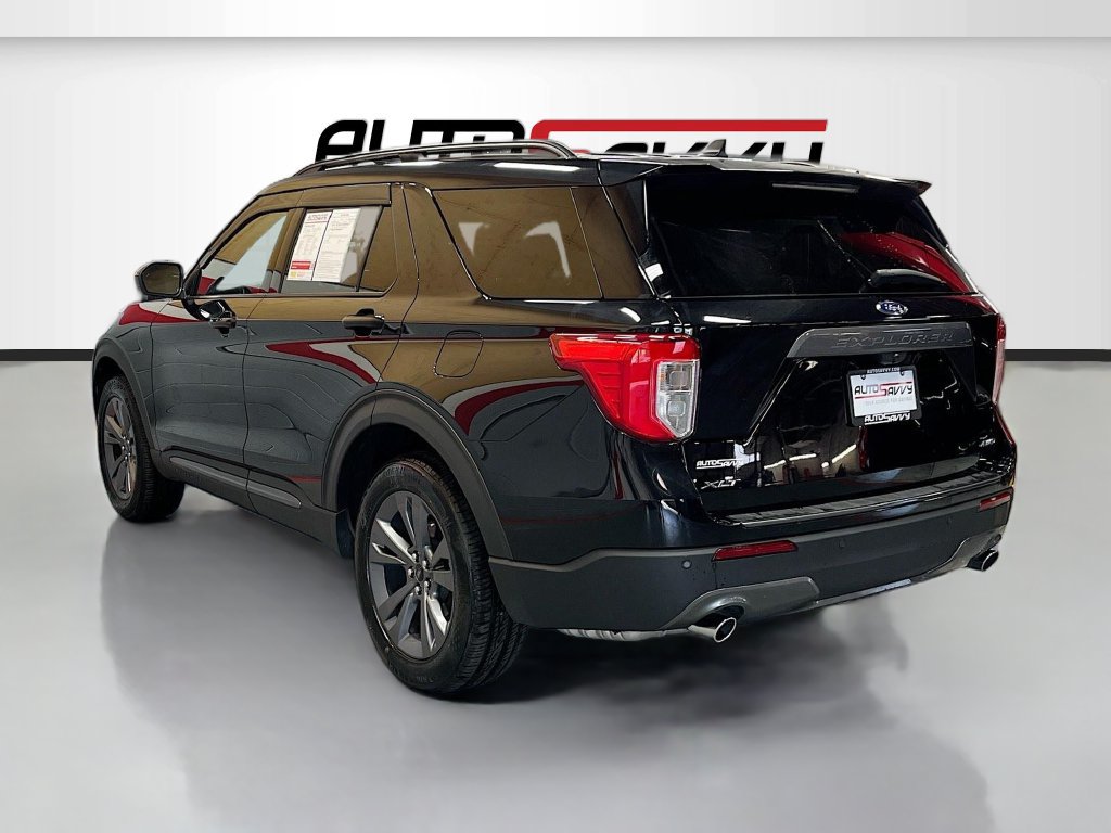 Used 2023 Ford Explorer XLT w/ Equipment Group 202A AWD/4WD image 5