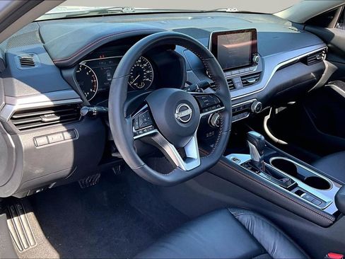 Used 2023 Nissan Altima 2.5 SR image 15