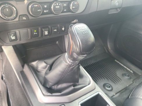 Used 2020 Toyota Tacoma TRD Sport image 27