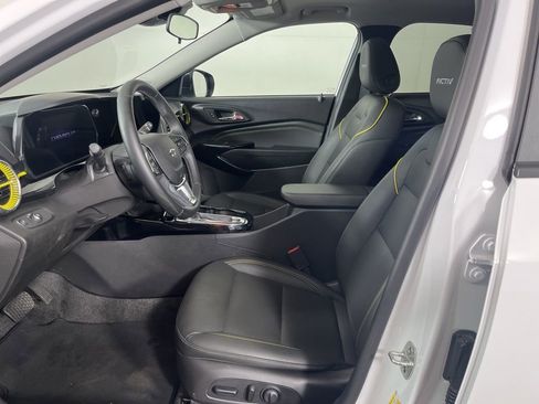 Certified 2025 Chevrolet Trax ACTIV w/ Sunroof Package image 21