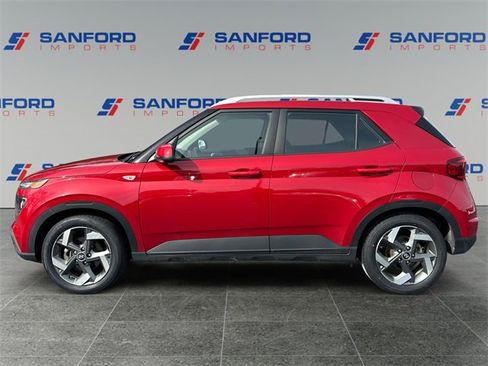 Used 2022 Hyundai Venue SEL image 2