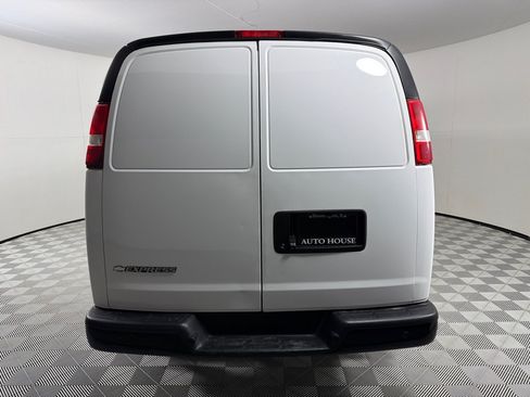 Used 2017 Chevrolet Express 3500 Extended RWD image 6