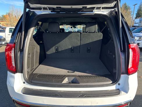 Certified 2022 GMC Yukon XL SLT w/ SLT Luxury Package image 11