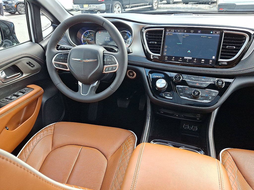 Used 2025 Chrysler Pacifica Pinnacle FWD image 15