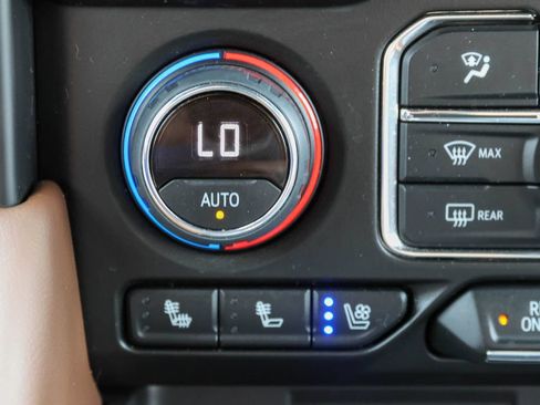 Used 2024 Chevrolet Tahoe High Country AWD/4WD image 15