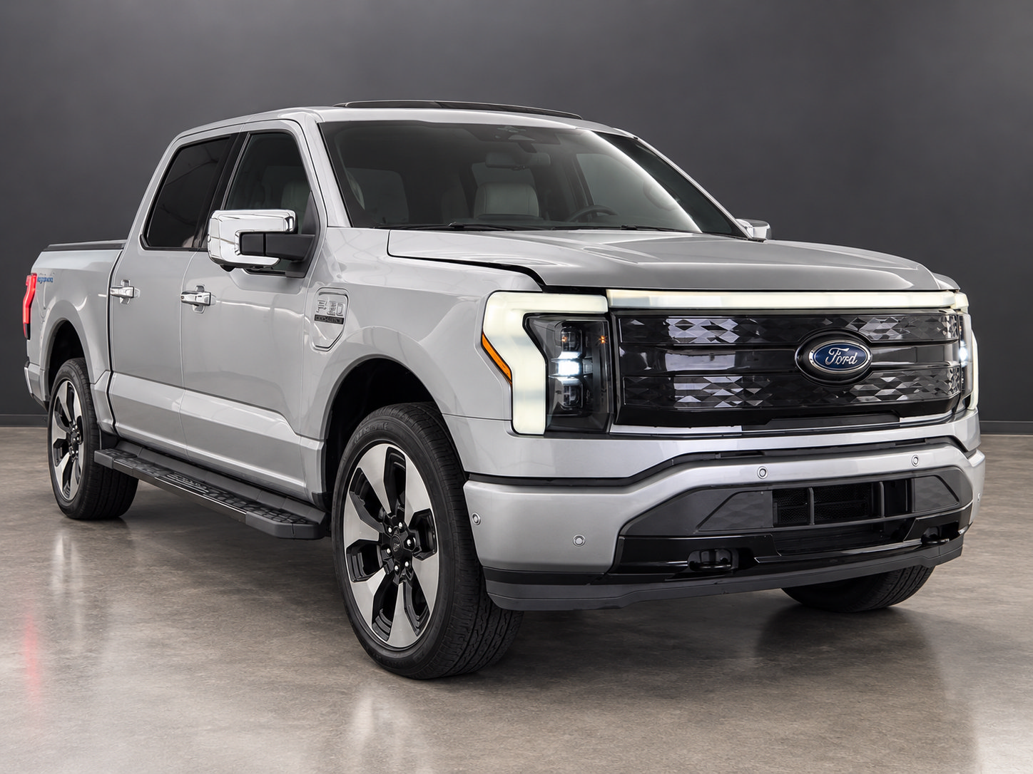 Used 2023 Ford F150 Lightning Platinum AWD/4WD image 4