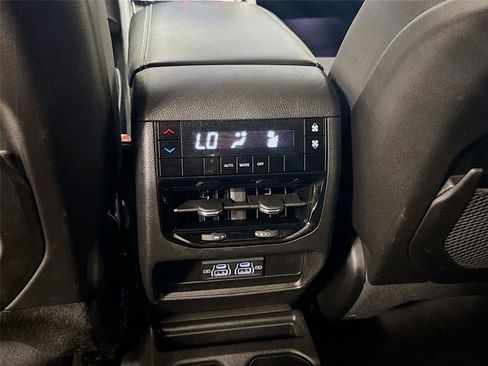 Used 2023 Jeep Grand Cherokee L Laredo image 23