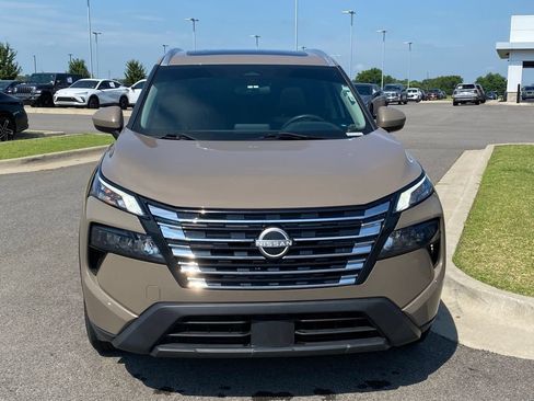 Used 2024 Nissan Rogue SV w/ SV Premium Package AWD/4WD image 2