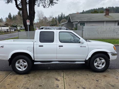 Used 2000 Nissan Frontier SE image 5