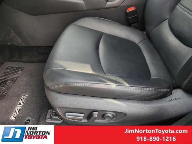 Used 2022 Toyota RAV4 XLE Premium AWD/4WD image 25