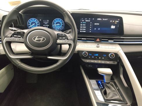 Used 2024 Hyundai Elantra Limited FWD image 22
