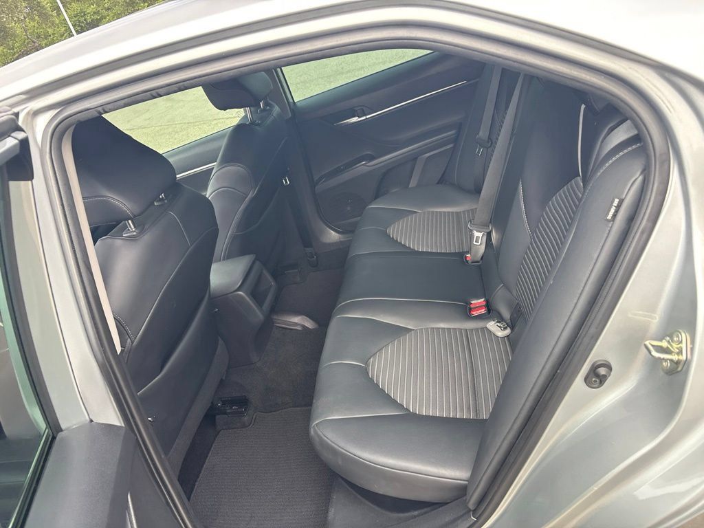 Used 2020 Toyota Camry SE FWD image 19