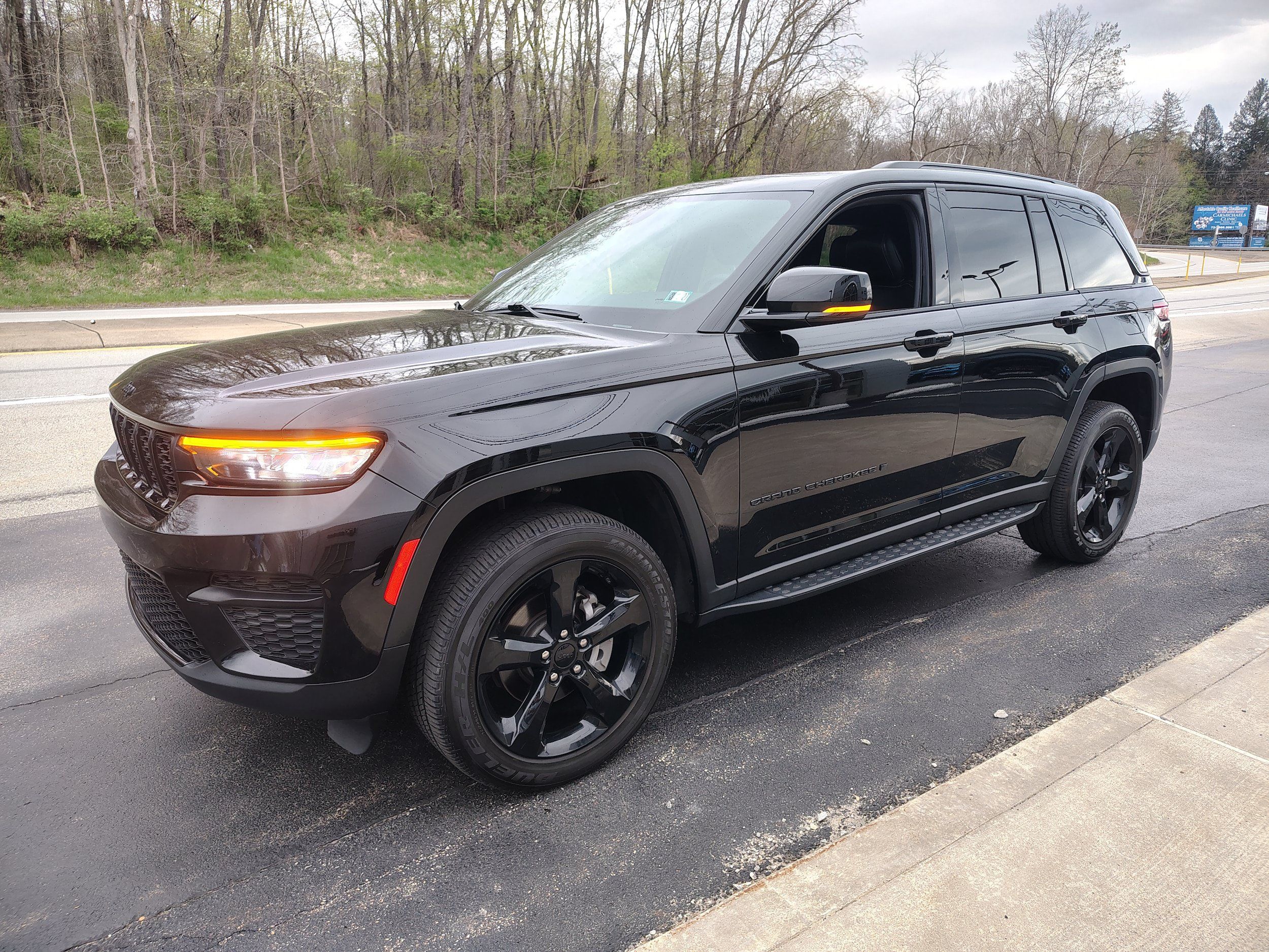 Certified 2024 Jeep Grand Cherokee Altitude AWD/4WD image 4