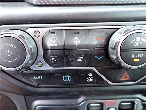 Used 2023 Jeep Wrangler Unlimited w/ Sun & Screen Package AWD/4WD image 18
