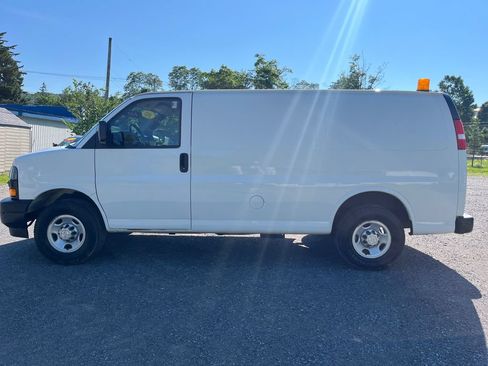 Used 2020 Chevrolet Express 2500 w/ Driver Convenience Package RWD image 15