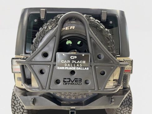 Used 2018 Jeep Wrangler Rubicon w/ Power Convenience Group image 12