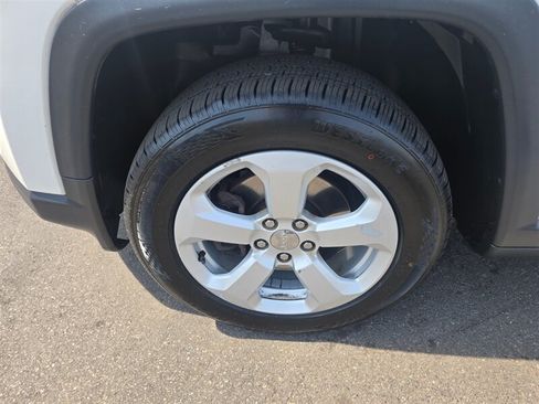 Used 2018 Jeep Compass Latitude w/ Popular Equipment Group AWD/4WD image 25