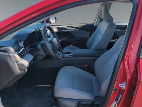 Used 2025 Toyota Camry LE image 9